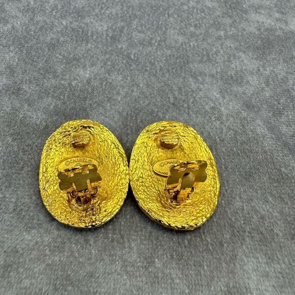 Chanel Vintage 1980s CC Crown Logo Ornate Oval Goldtone Clip-on Earrings - Picture 6 of 7